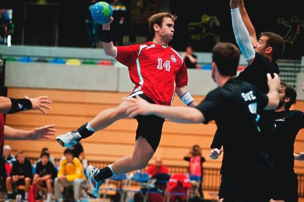 Le Tchoukball: Un sport unique et intergénérationnel